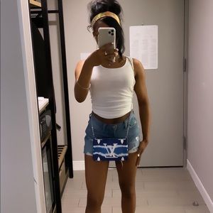 HEY GUYS 💙 Make a reasonable offer on any one of my listings.